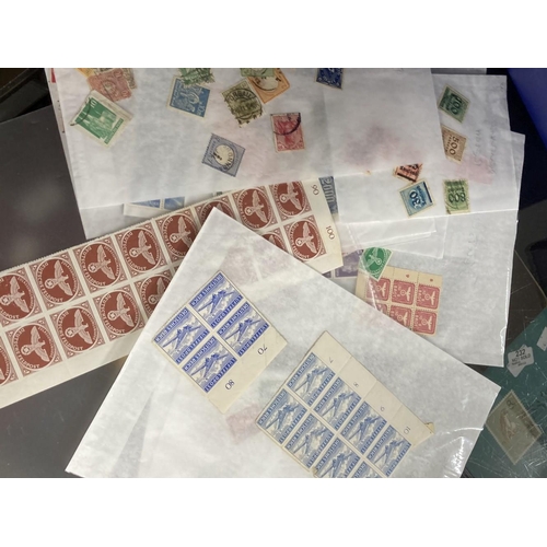 211 - Stamps: 19th and 20th cent. Collection of Commonwealth, loose in tissue bags, in folio, including Bu... 