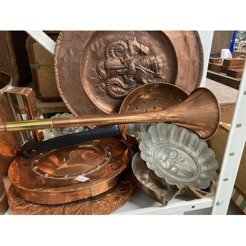 23 - 20th cent. Kitchenalia: Copperware Arts & Crafts charger St. George and the Dragon planished and bea... 