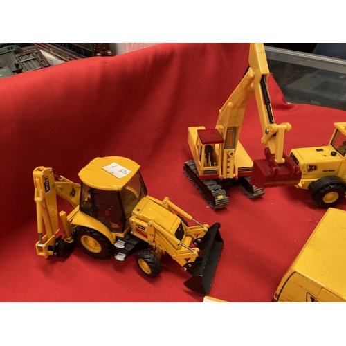 312 - Toys: Diecast Britain's Farming JCB licensed products. Includes 3CX Backhoe Loader, 40576 Ford Trans... 