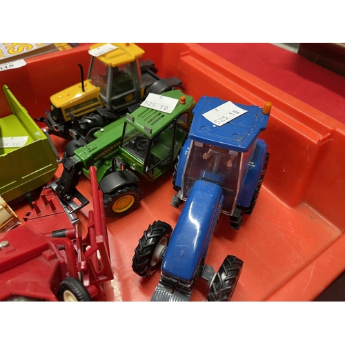 315 - Toys: Diecast Britain's farming Machinery John Deere 3200 Telehandler (no bucket), New Holland 8560 ... 