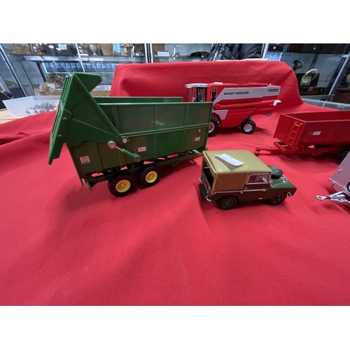 317 - Toys: Diecast Britain's Farming Machinery includes Massey Ferguson 7200 Combine Harvester, 12 Tonne ... 