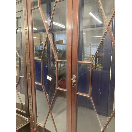 36 - Early 20th cent. Mahogany two part bookcase, the thirteen pane glazed doors above two blind doors on... 