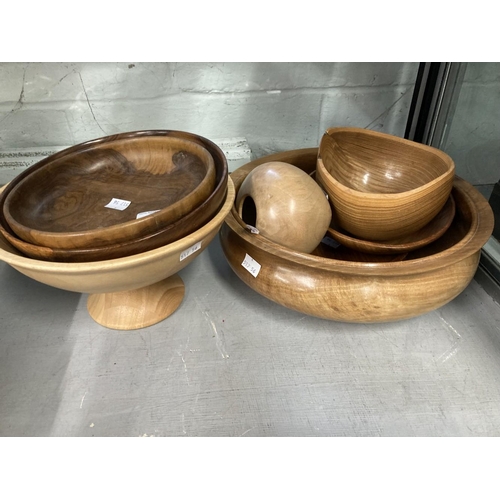 380 - 20th cent. Treen: Turned English walnut large rimmed bowl 13ins, small limewood bowl 5ins, block woo... 