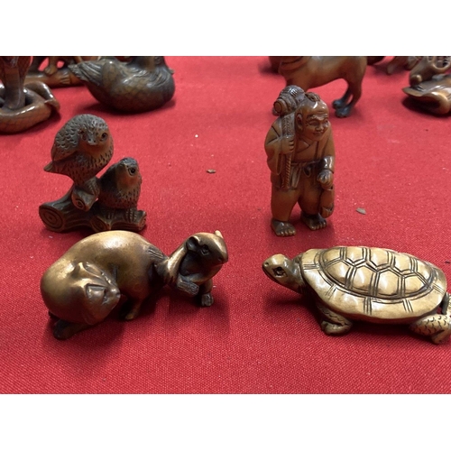 386 - 20th cent. Netsuki treen and resin birds, animals, people, etc.