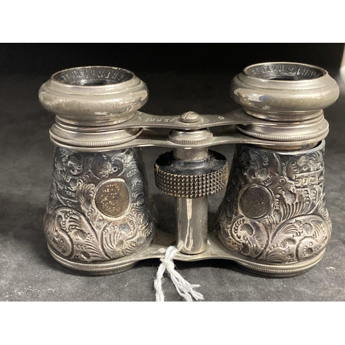 498 - Hallmarked Silver: Opera glasses in fitted case with scroll and floral decoration hallmarked Birming... 