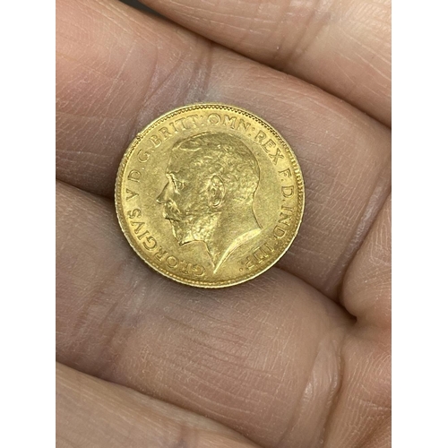 556 - Gold Coins: 1911 George V half Sovereign. 3.98g.