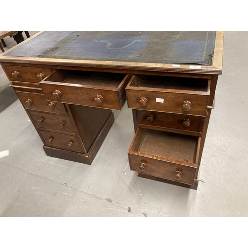 75 - Late 19th cent. Mahogany twin pedestal desk, nine drawers all with knob handles on a square plinth b... 