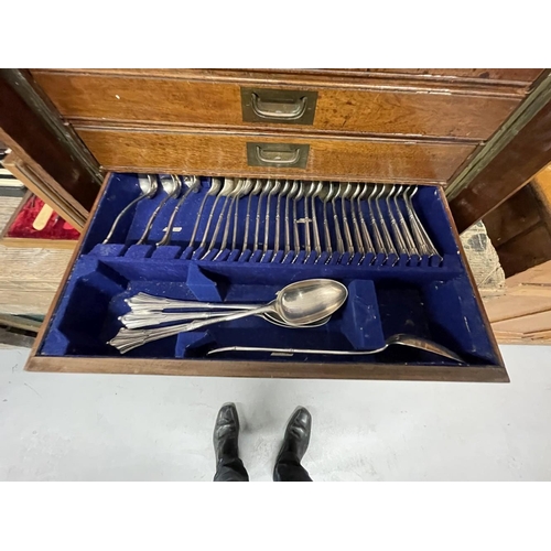 8 - 19th cent. Mahogany Wellington canteen of cutlery, the lift up lid and five drawers containing a lar... 