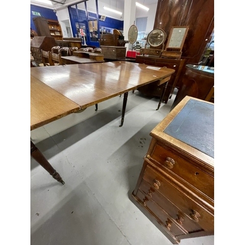 73 - Early 19th cent. Mahogany D end dining table, two D ends and three extension leaves above a frieze w... 