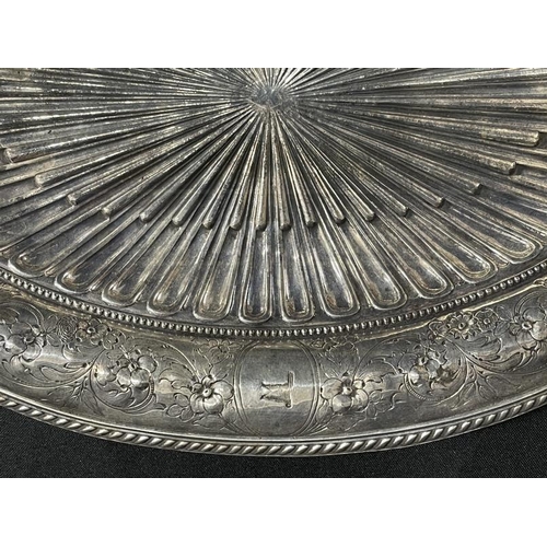 122 - WHITE STAR LINE: Superb First-Class silver plated serving dish decorated with House Flag and starbur... 