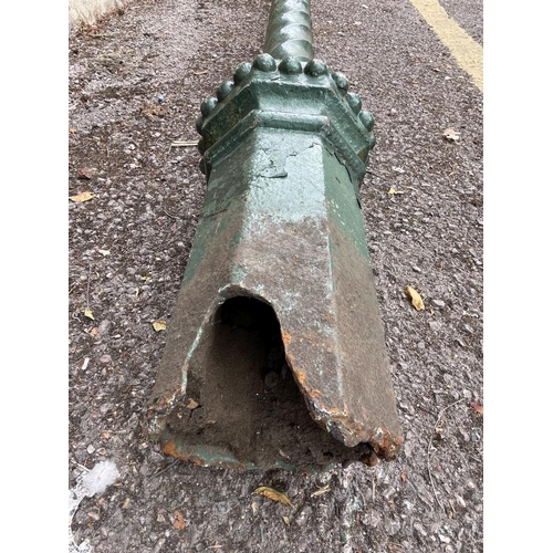 129 - Railwayania: 20th cent. Station lantern spiral cast iron support with aluminium lamp. Ex-property of... 