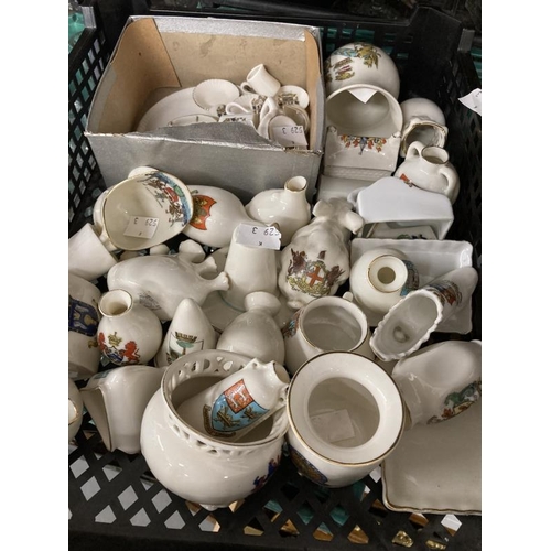 25 - 20th cent. Ceramics: Crested ware, quantity of assorted vases, shoe, cheese dish, rabbit City of Lon... 