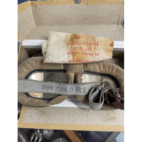 258 - Militaria: Original WWII RAF Lancaster Bomber Crew MK8 flying goggles belonging to Sgt Arthur Patmor... 