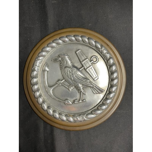 277 - Militaria/Royal Navy/Bismarck: A cast H.M.S. Hood 6ins Tampion central device surrounded by rope gro... 