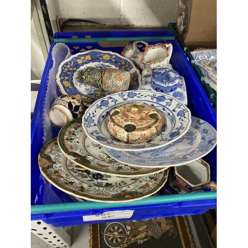 28 - Ceramics: Mixed lot to include 19th cent. and later Ironstone, Meissen blue and white bowl A/F, blue... 