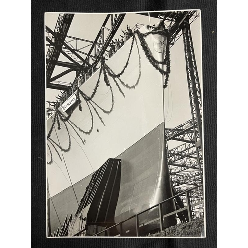 289 - Third Reich/Photographs: Rare collection of five period press photographs of The Launch of The Bisma... 