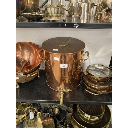 35 - 20th cent. Copper Kitchenalia: Urn with brass fittings, souffle dishes, bowls, etc.