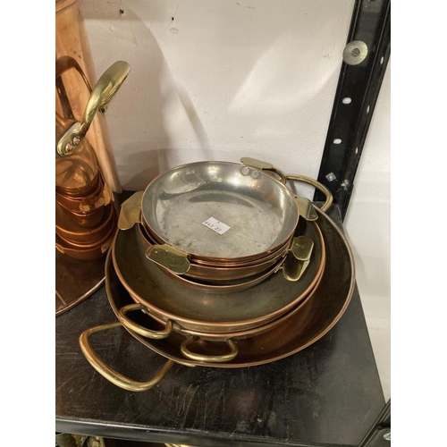 35 - 20th cent. Copper Kitchenalia: Urn with brass fittings, souffle dishes, bowls, etc.