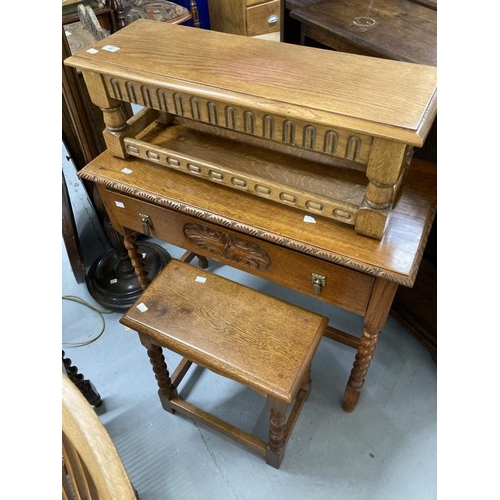 48 - 20th cent. Oak one drawer side table on barley twist legs with a central carved decoration to the dr... 