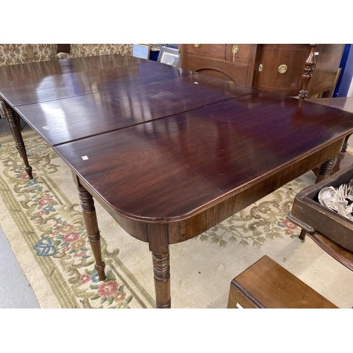 101 - 19th cent. Mahogany D end extending dining table reeded edge top on turned legs, two leaves extendin... 