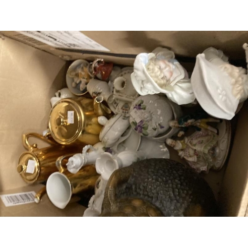 21 - 20th cent. Ceramics: Worcester fire proof four piece gilt tea set, violet part dressing table set, m... 