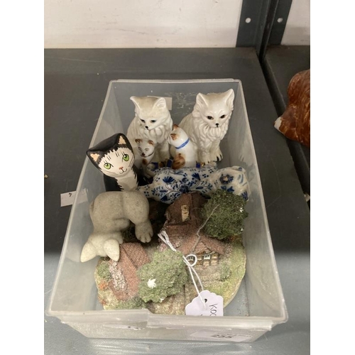 255 - 20th cent. Ceramics: Quarry Critters Cat, Staffordshire style cats on blue cushions, white unmarked ... 