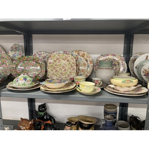 257 - 20th cent. Pottery: Chintz pattern plates, jugs, cups and saucers, etc. Various makers, Crown Ducal,... 