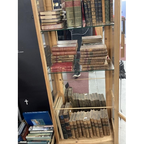 263 - Books: Mostly leather bound including eleven volumes of The Works of Thackeray 1889, two volumes of ... 