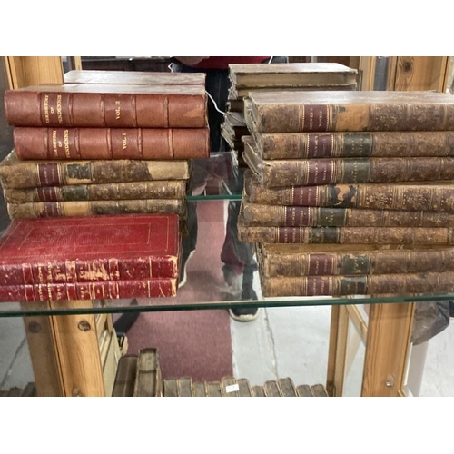 263 - Books: Mostly leather bound including eleven volumes of The Works of Thackeray 1889, two volumes of ... 