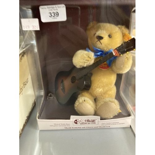 339 - Toys/Collectibles: Steiff musical teddy bear with guitar and music box in its original box.