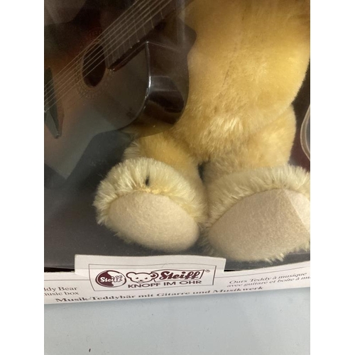 339 - Toys/Collectibles: Steiff musical teddy bear with guitar and music box in its original box.