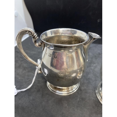 400 - Hallmarked Silver: Cream jugs, Dennison Birmingham, the other London worn maker mark, approx. 10oz. ... 