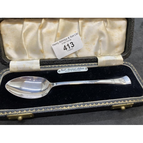 413 - Hallmarked Silver: Teaspoon hallmarked Birmingham and three napkin rings one hallmarked London, Birm... 