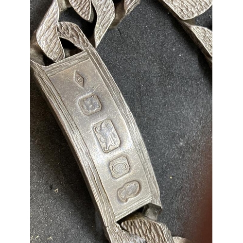 423 - Hallmarked Silver: Identity bracelet bark finished curb links, box clasp, hallmarked London. Silver ... 