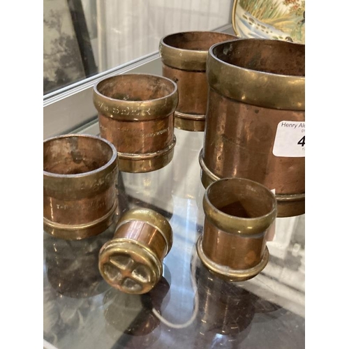 495 - Oriental: Set of six seer measuring cups in copper with brass banding. Sizes from 1/64 to half a see... 