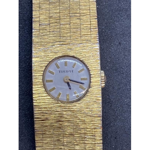 569 - Watches: Ladies wristwatches to include 9ct gold Avia bracelet watch, gold plated Tissot, gold plate... 