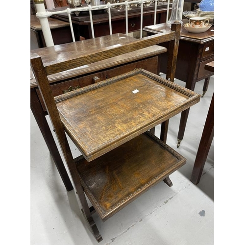 58 - Early 20th cent. Furniture/Militaria: WWI era folding oak cake stand with label attached stating 'Th... 