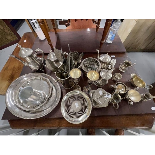 64 - 19th/20th cent. Silver plate to include trays, coffee and teapots, cake slices, cake stands, etc.