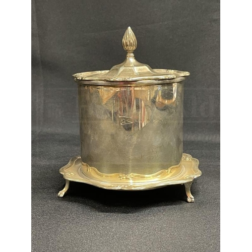 178 - WHITE STAR LINE: Rare Goldsmiths caviar pot on stand, the pot has a hinged lid with house flag to fr... 