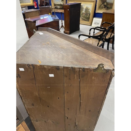 108 - Early 19th cent. Oak corner cupboard with three shaped shelves, moulded cornice, cross banded doors,... 