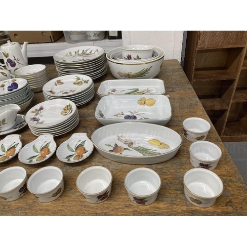 16 - 20th cent. Ceramics: Royal Worcester Evesham teapot, breakfast cups and saucers x 4, teacups x 15, s... 