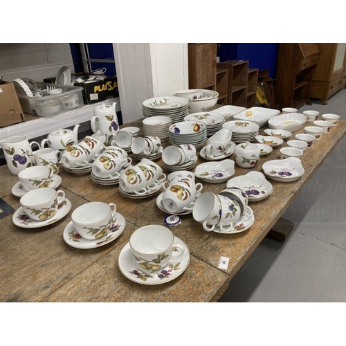 16 - 20th cent. Ceramics: Royal Worcester Evesham teapot, breakfast cups and saucers x 4, teacups x 15, s... 