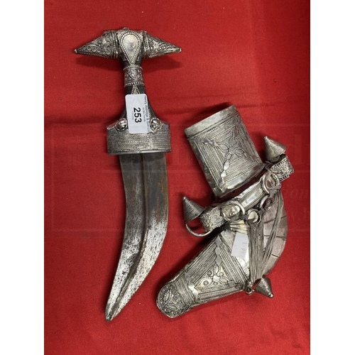 253 - Edged Weapons: 20th cent. Omani Khanjar/Jambiya dagger with curved blade and white metal decorated s... 