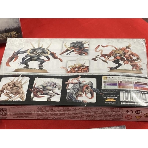 348 - Toys & Games: Warhammer construction kits, warriors. Slaves to Darkness x 3, Daemons of Slaanesh Dae... 