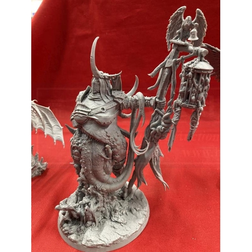 353 - Toys & Games: Warhammer Fantasy Wargames, large scale ready made figures, unpainted, Daemons of Slaa... 