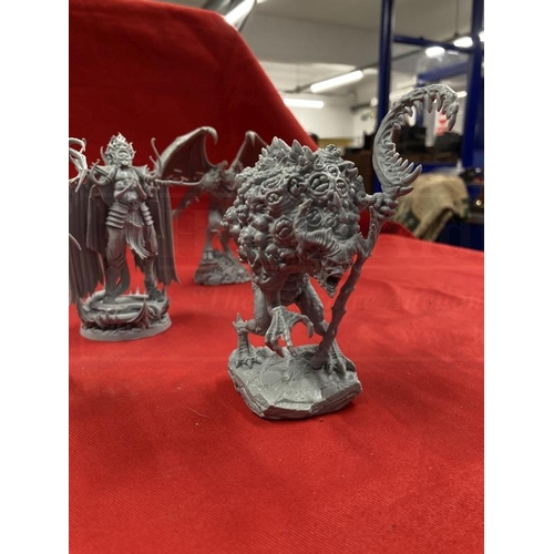 354 - Toys & Games: Warhammer Fantasy Wargames, large scale ready made, unpainted Daemon Warriors. (5)