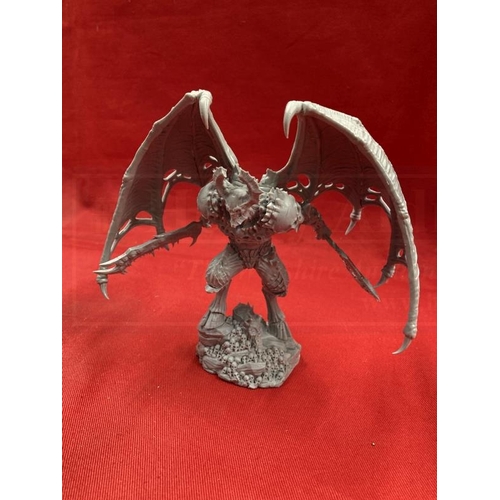 354 - Toys & Games: Warhammer Fantasy Wargames, large scale ready made, unpainted Daemon Warriors. (5)