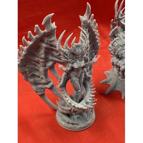 356 - Toys & Games: Warhammer Fantasy Wargames, large scale ready made Daemon Warriors, unpainted. (5)