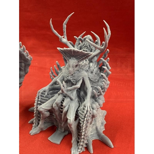 356 - Toys & Games: Warhammer Fantasy Wargames, large scale ready made Daemon Warriors, unpainted. (5)