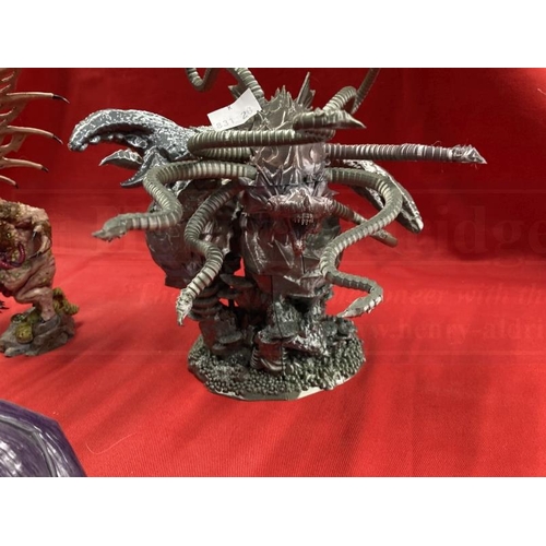 362 - Toys & Games: Warhammer Fantasy Wargames, pre-made well painted Daemon Warriors of various sizes inc... 